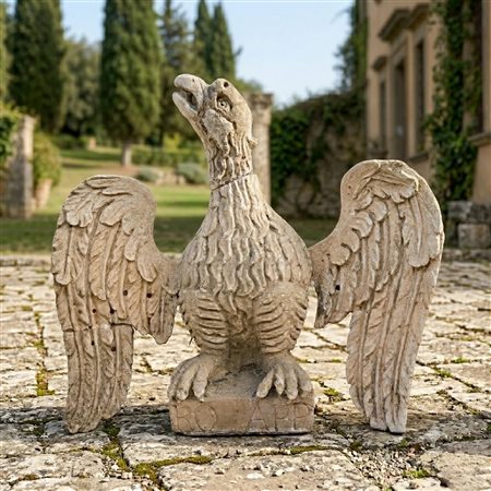 Scultura in pietra bianca calcarea raffigurante importante aquila araldica 