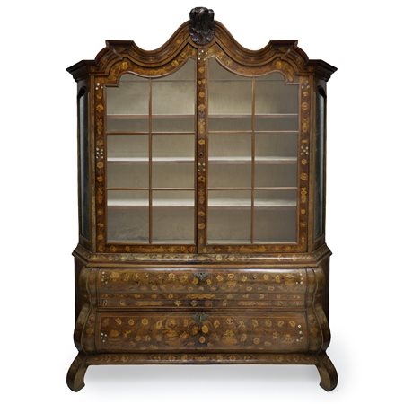 Credenza olandese a due corpi intarsiata a motivi floreali, scantonata ai lati con specchi, al centro due sportelli a vetri, base con due cassetti, FIne 18° secolo