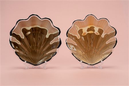 Coppia di vassoietti a forma di conchiglia in vetro di Murano argentato. Dogale bu Greggio.