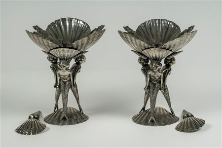 Figura Piero per Atena, Coppia di porta caviale in peltro argentato con cucchiaio mancante delle ciotole in vetro