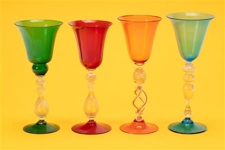 Quattro calici in vetro di Murano arancione, verde, rosso e azzurro