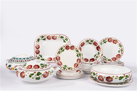 Servizio in maiolica a fiori amaranto, Richard Ginori Mondovì