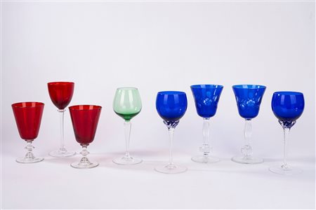 Otto calici in vetro e cristallo in colori diversi