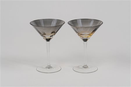 Coppia di calici da cocktail in vetro di Murano con piede e stelo incolore e coppa fumè, secolo XX