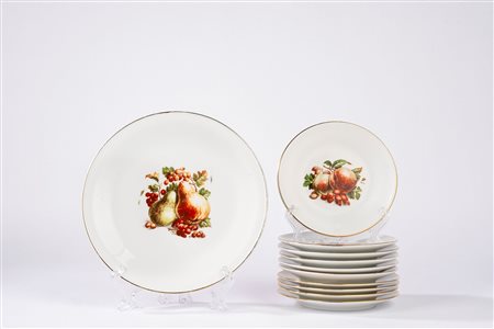 Dieci piattini da dolce e un piatto piano in porcellana bianca decorata con frutti, Ginori