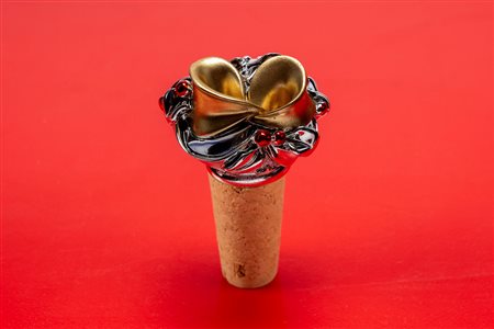 Tappo da bottiglia con pomolo argentato dorato