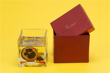 Pomellato – Candela cubica in cera gel trasparente con inclusioni di pot-pourri