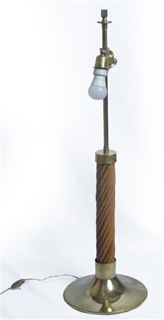 Ferdinando Loffredo (XX sec. - ) 
Lampada da tavolo anni ' 70
bronzo e legno H. 97 x 32 cm