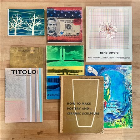 CATALOGHI E RIVISTE D'ARTE - Lotto unico di 8 cataloghi