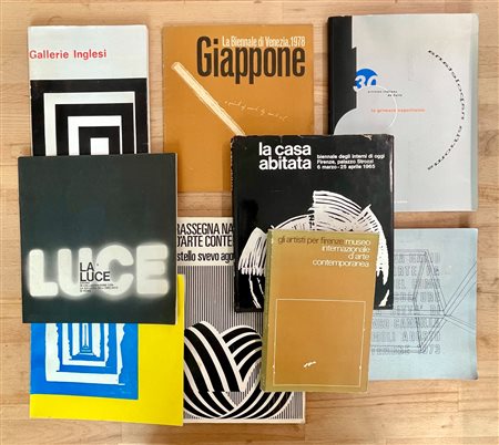 ESPOSIZIONI E RASSEGNE D'ARTE DEL XX SECOLO - Lotto unico di 9 cataloghi