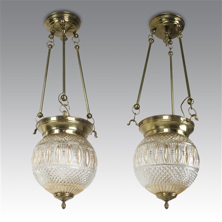  
Coppia di lampade da soffitto con disegno a "palla" Empoli, design attribuibile a Lorenzo Mongiardino XX secolo
 cm 70x28