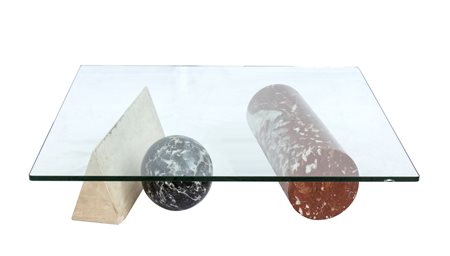 Massimo Vignelli (1931  - 2014) 
Tavolo da caffè in marmi vari e cristallo mod. "Metaphora" per Casignani  1979
 cm 22,5x100x100
