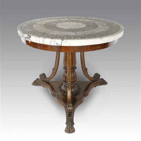  
Elegante tavolo da centro in noce con piano tondo intarsiato in marmi vari 
 cm 77; Ø cm 92