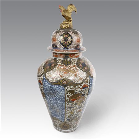  
Grande potiche Imari in porcellana policroma giapponese del periodo Genroku Giappone, 1720.
 cm 90x40