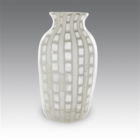 Ercole Barovier (1889 - 1974) 
Raro vaso in vetro trasparente decorato, produzione Barovier - Italia 1950
 cm 30x17
