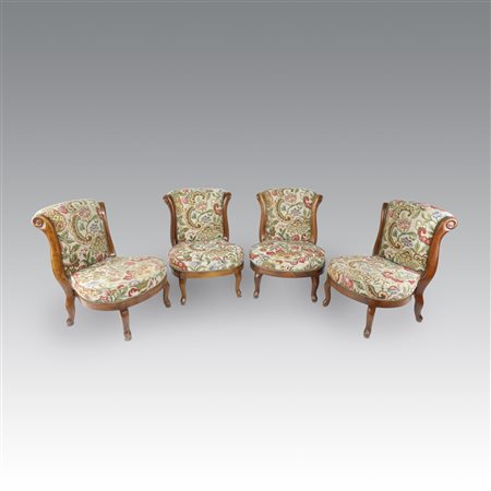  
Gruppo di 4 poltroncine rivestite in tessuto Gobelin 
 cm 73x55x60