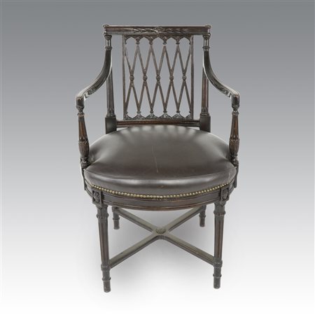  
Poltroncina con braccioli in legno tinto nero in stile Regency con sedile in pelle nera  
 cm 86x53x48