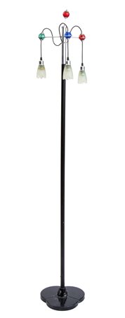  
Lampada da terra in metallo laccato a tre luci con inserti sferici in vetro colorato 
 cm 203x50