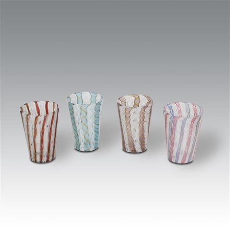  
4 Bicchieri in vetro, produzione Murano - Italia 
 cm 9x6,5 