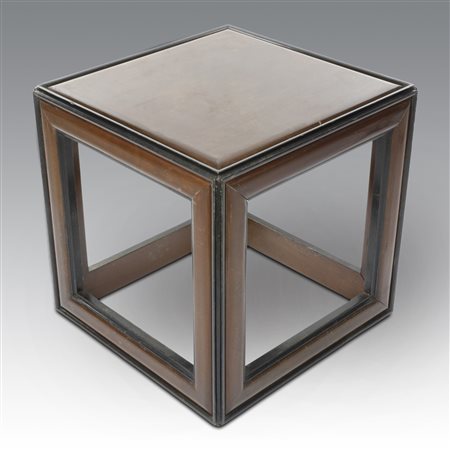  
Tavolino cubo in legno ciliegio, design attribuibile Lorenzo Mongiardino 
 cm 45x45x45