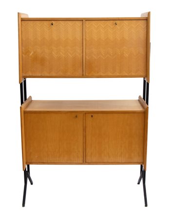  
Credenza razionalista in legno di frassino a due livelli  
 cm 164x105x46