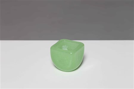 SCARPA CARLO (1906 - 1978) Per Venini. Vasetto in vetro sommerso a bollicine....