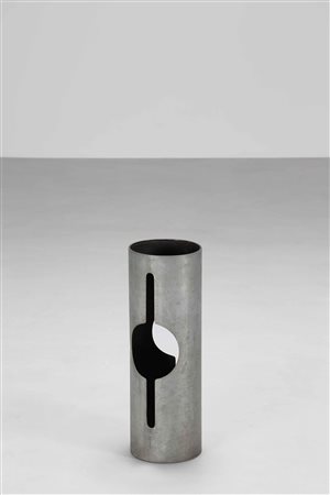 RIZZATO PAOLO (n. 1941) Portaombrelli in alluminio satinato e smaltato. 1960....