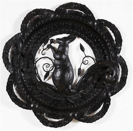 RIZZARDA CARLO Piatti scultura. Ferro forgiato. Cm 42,50 x 2,00....