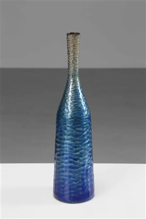 DE POLI PAOLO (1905 - 1996) Bottiglia. 1950. Rame smaltato. Cm 10,00 x 39,00....