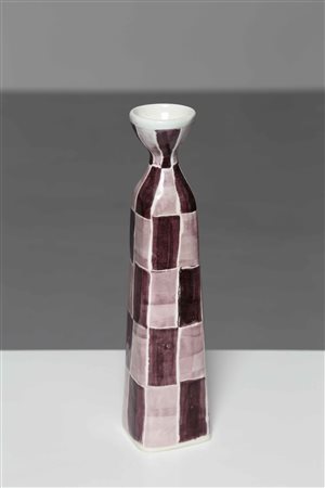 TASCA ALESSIO (n. 1929) Vaso decorato a scacchi rosa. Ceramica. Cm 45,00 x...