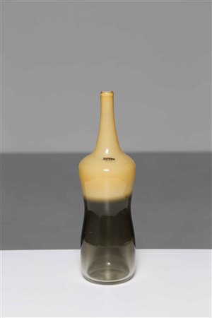 BARBINI MURANO Per Barbini, Murano. Vaso Bottiglia in vetro bicolore con...
