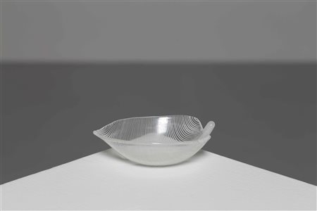 LUNDGREN TYRA Per Venini. Vaso a foglia a filigrana. Vetro di Murano. Cm 3,00...