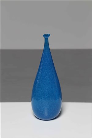 BAROVIER ERCOLE (1889 - 1974) Bottiglia in vetro eugeneo azzurro. 1960. Vetro...