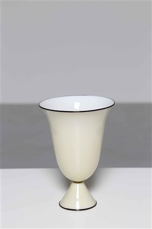 ZECCHIN VITTORIO (1878 - 1947) Vaso incamiciato avorio con bordo in pasta...