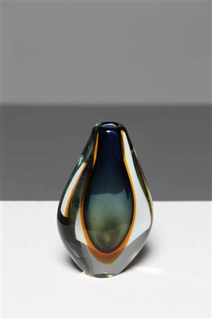 POLI FLAVIO (1900 - 1984) Piccolo vaso a tre sommersioni. Vetro di Murano. Cm...