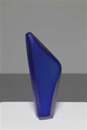 MARTINUZZI NAPOLEONE (1892 - 1977) Per Barbini. Vaso velato blu. Vetro di...