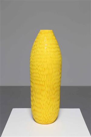 TOOTS ZINSKY ATTRIBUITO A. Vaso in vetro opaco giallo inciso. Vetro di...