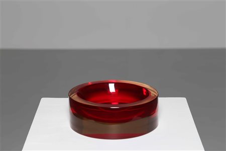 POLI FLAVIO (1900 - 1984) Per Seguso. Ciotola rossa. Vetro di Murano. Cm...