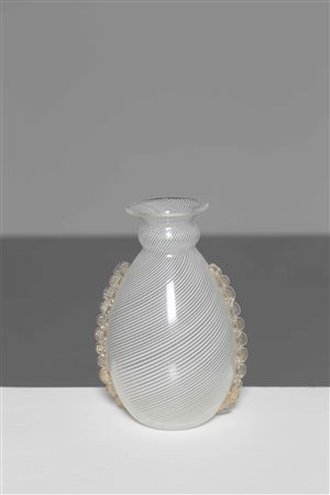 MARTENS DINO (1894 - 1970) Per Aureliano Toso. Vaso a reticelle e morise....