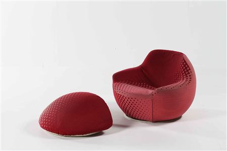 SALOCCHI CLAUDIO (1934 - 2009) Poltrona modello Palla con poggiapiedi e...