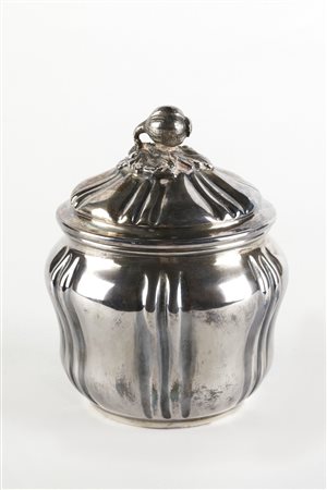  
Porta bon bon in argento 800 
 Cm 14,5x10x11