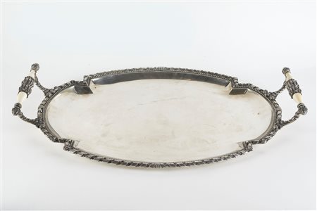  
Vassoio in argento  
 Cm 7x62x41,5