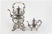 Leopoldo  Janesich (Trieste, 1835 - ) 
Coppia di samovar e teiera in argento 800 
 Cm rispettivamente 45,5x23x32; 21,5x15x23