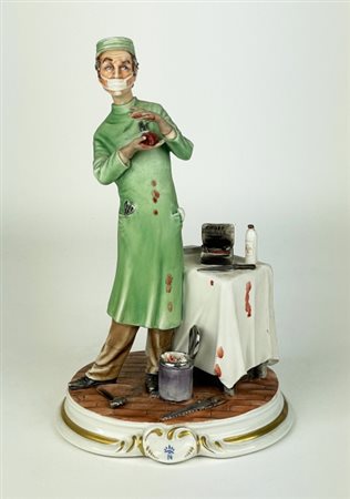 Porcellana artistica policroma marchiata Capodimonte, raffigurante un...