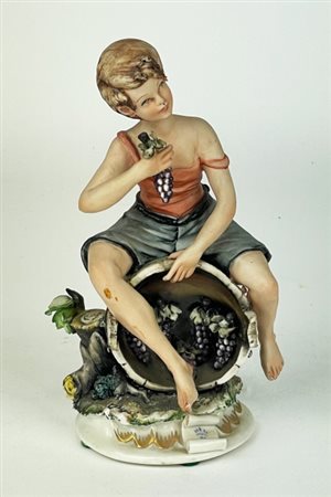 Porcellana artistica policroma marchiata Capodimonte. La scultura raffigura...