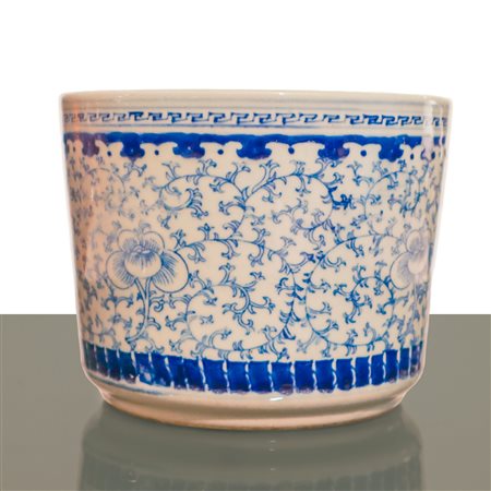 Lavapennelli in porcellana cinese blu e bianca con decori floreali, 19° secolo