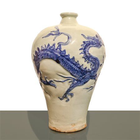 Vaso Meiping in porcellana cinese blu e bianca Qinghua, Yuan Dynasty