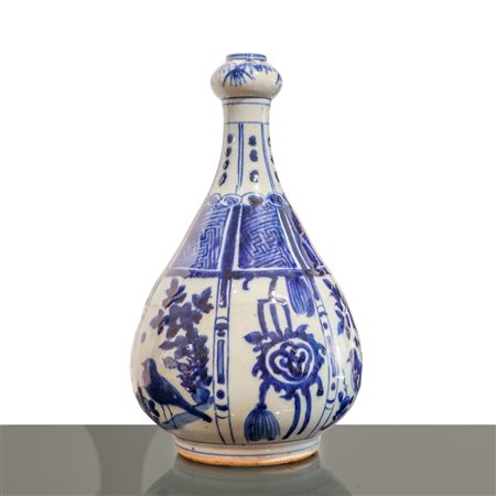 Vaso in porcellana cinese a testa d'aglio in porcellana blu e bianca del periodo Wanli, Ming dynasty
