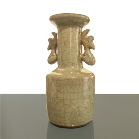 Vaso in porcellana  cinese a due anse rivestito con smalto celadon