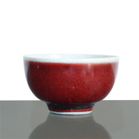 Tazza in porcellana cinese rosso sangue di bue regno Yongzheng dinastia Qing, 18° secolo, Yongzheng reign, Qing dynasty